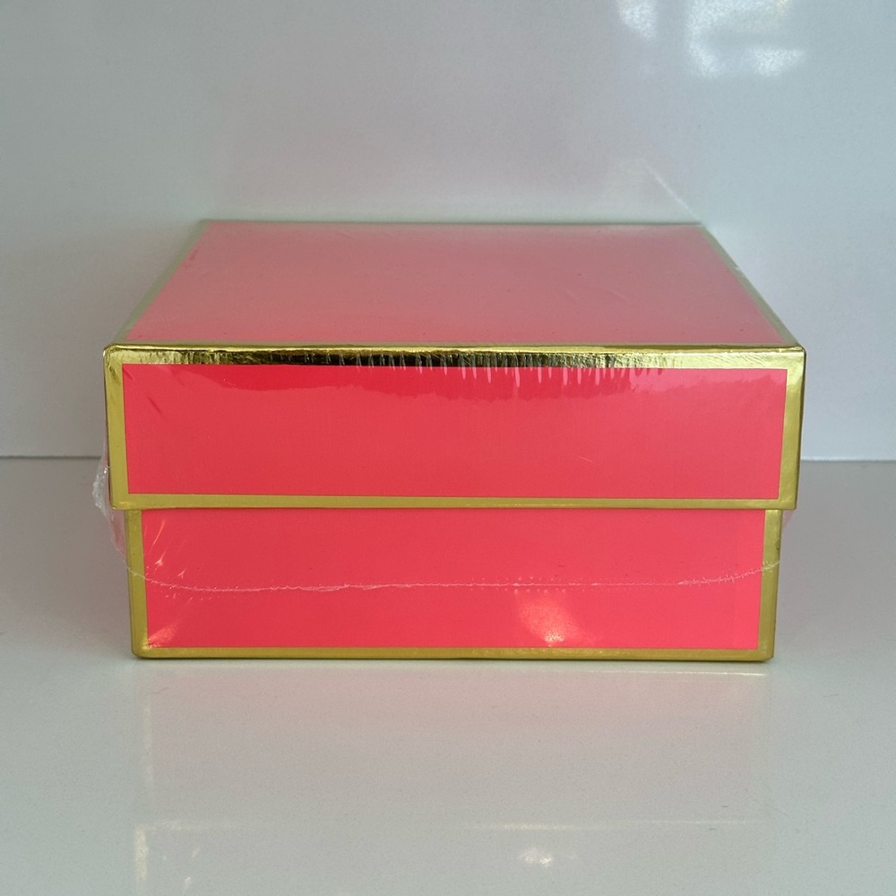 Sugar Paper Los Angeles Square Pink Gift Box - Picture 2 of 6